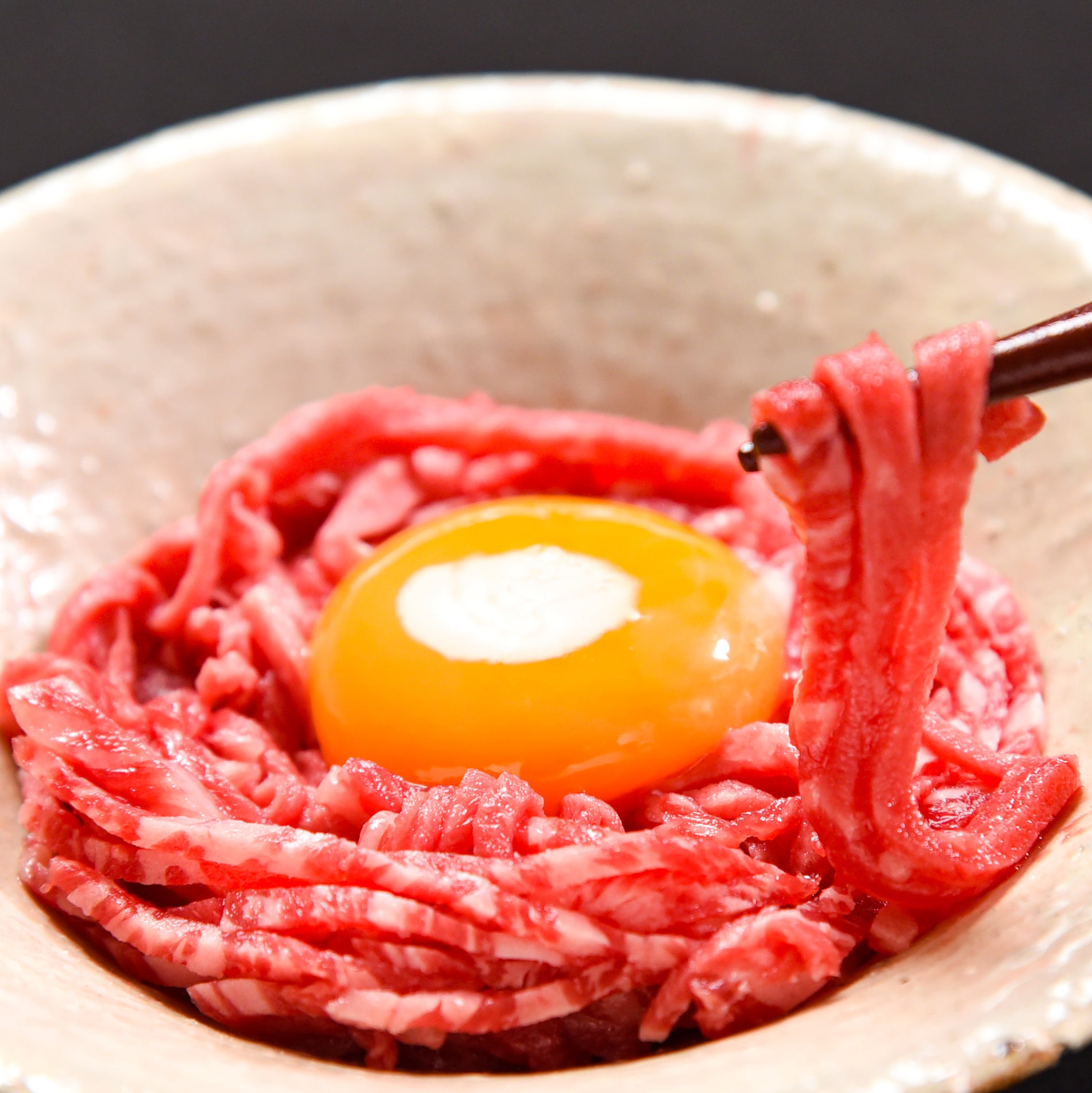 【焼肉名匠 山牛】<br>山形牛ユッケ ４食入り 特製タレ付き<br>